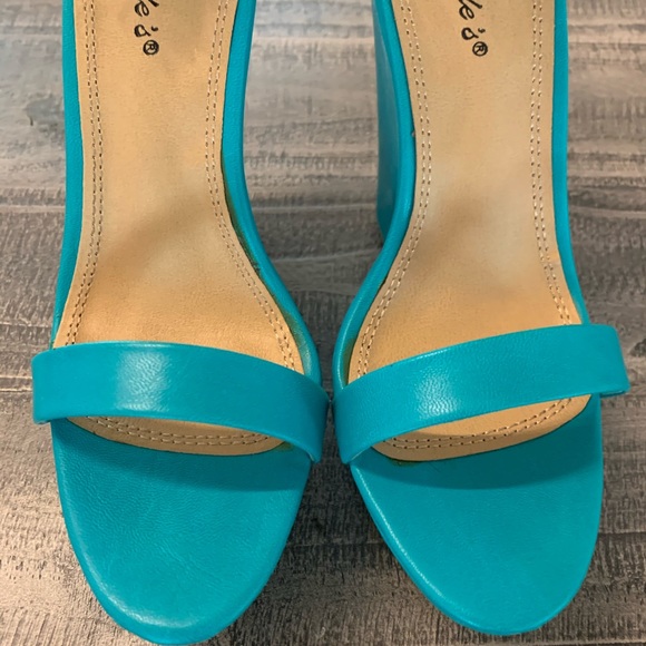 NWT Breckelle’s Aqua Wedges - Picture 5 of 6